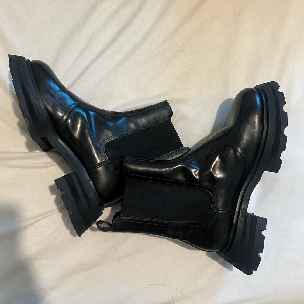 Nasty Gal Real Leather Chunky Chelsea Boot (Size 6)